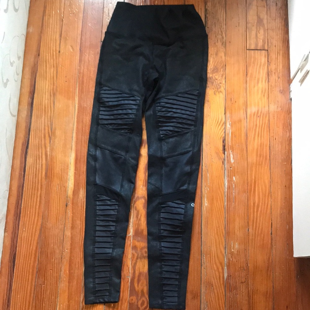 ALO high waisted moto leggings- Black glossy!